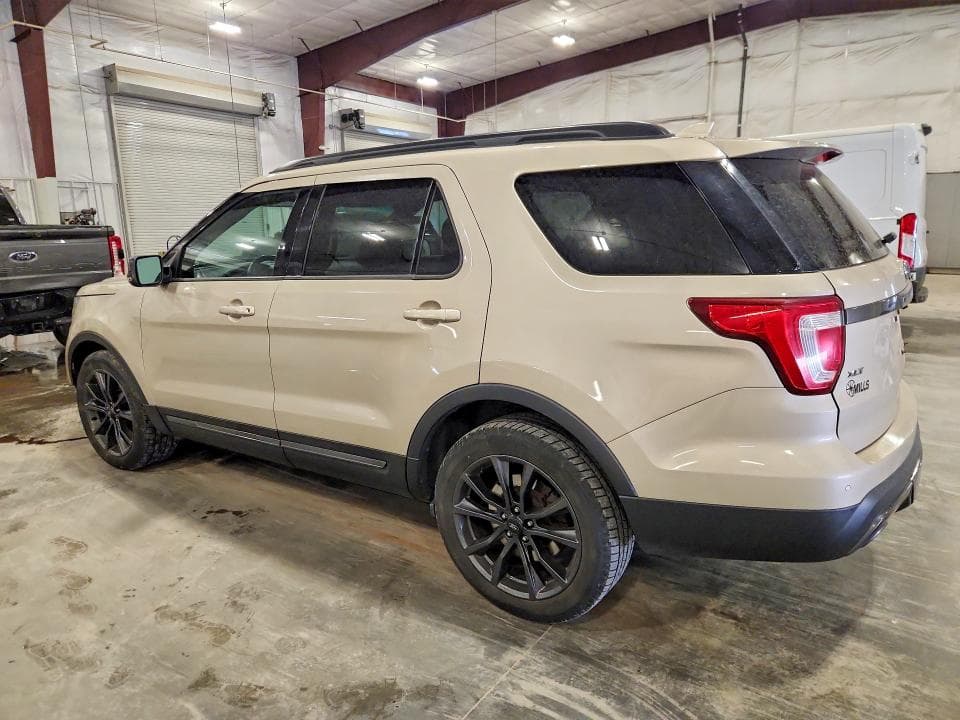 2017 FORD EXPLORER XLT 2