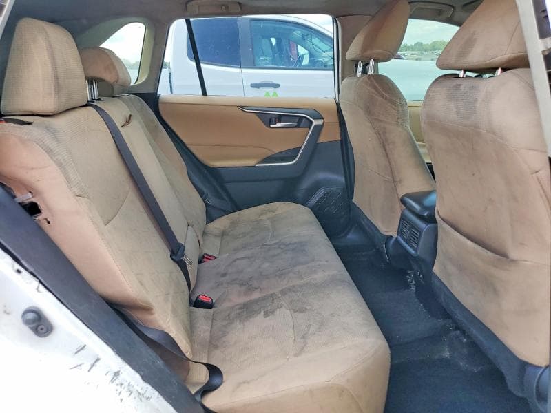 2019 TOYOTA RAV4 XLE 11