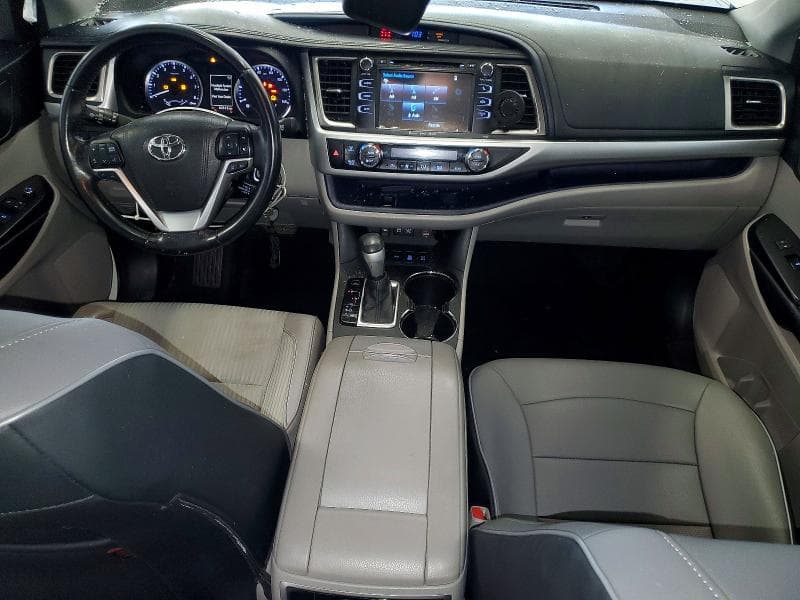2017 TOYOTA HIGHLANDER LE PLUS 8