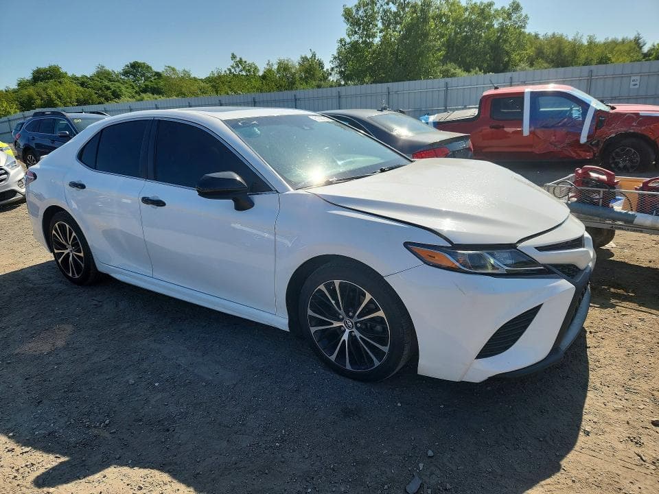 2018 TOYOTA CAMRY SE 4