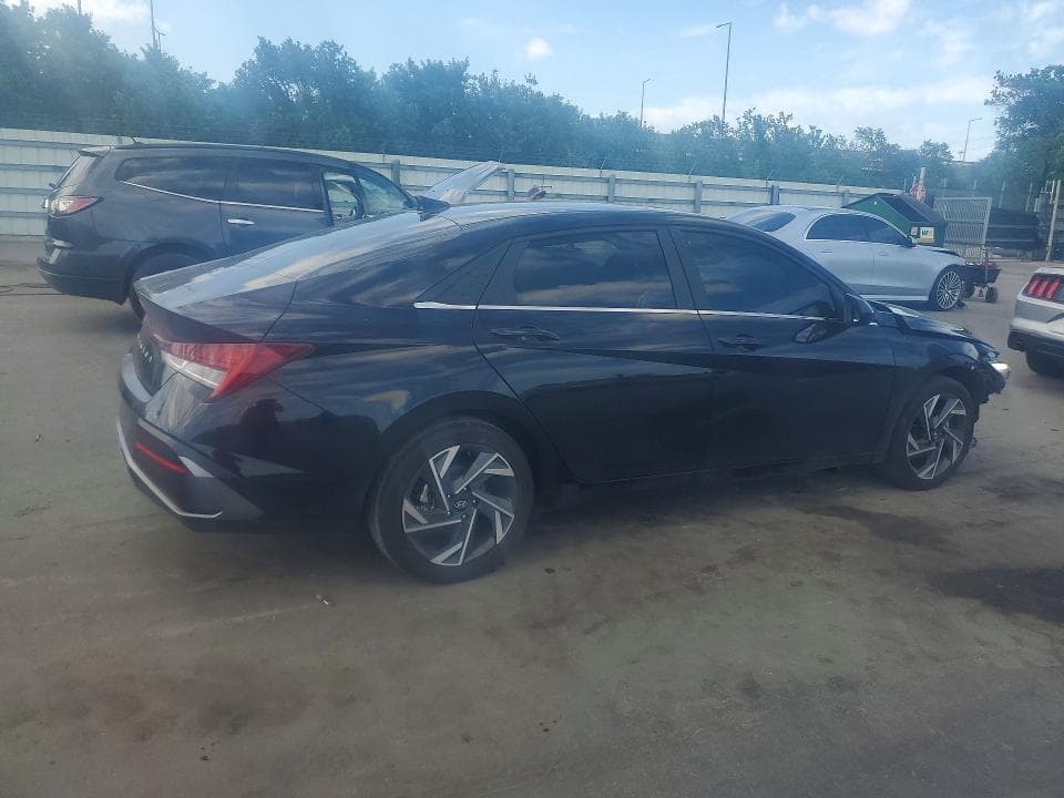 2024 HYUNDAI ELANTRA SEL 3