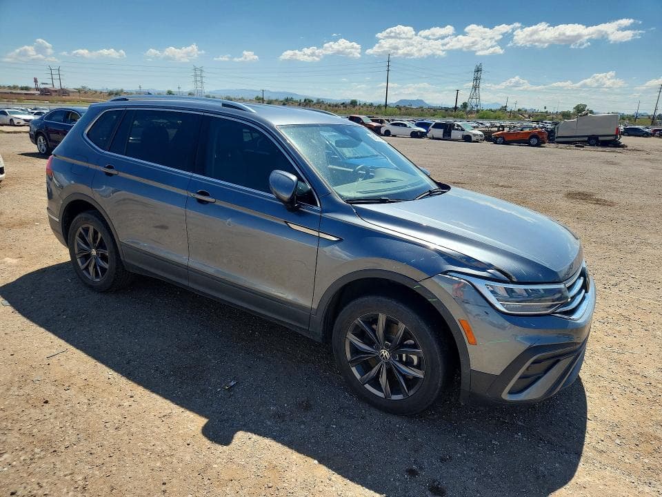 2023 VOLKSWAGEN TIGUAN SE 4