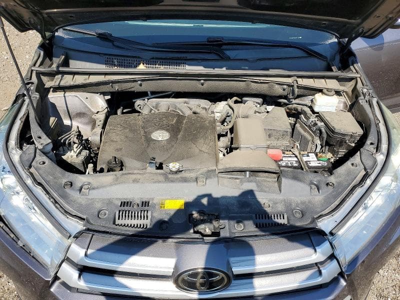 2019 TOYOTA HIGHLANDER LE 12