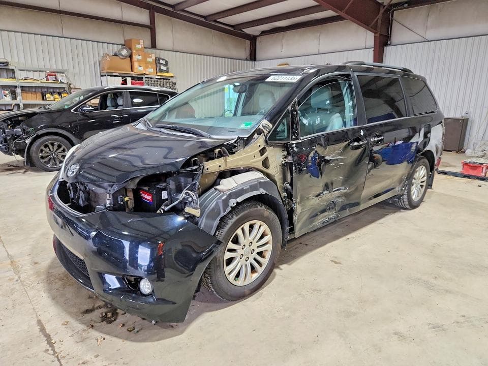 2017 TOYOTA SIENNA XLE 8-PASSENGER - 1