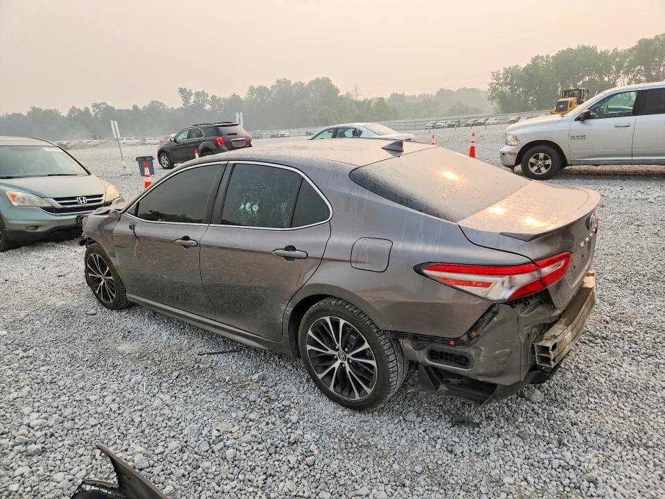 2019 TOYOTA CAMRY SE 2