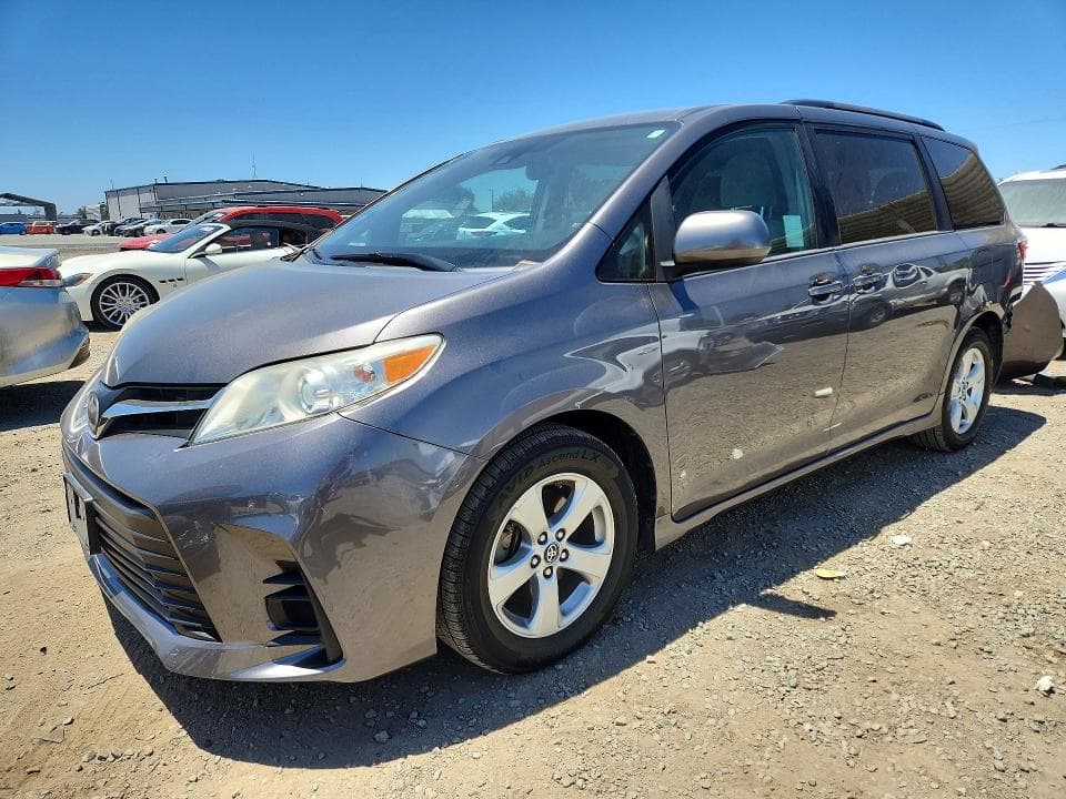 2018 TOYOTA SIENNA LE - 1