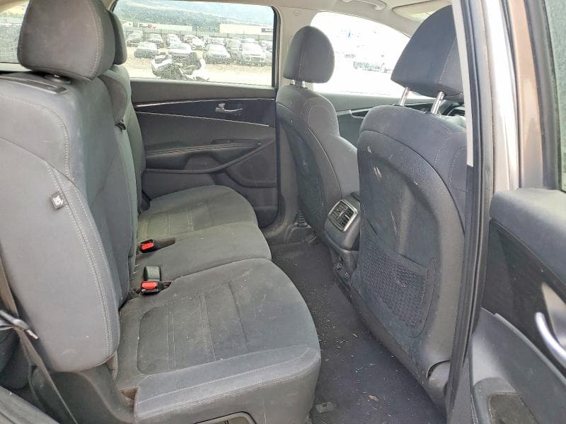 2019 KIA SORENTO LX V6 10