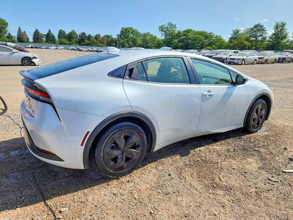 2023 TOYOTA PRIUS LE 3