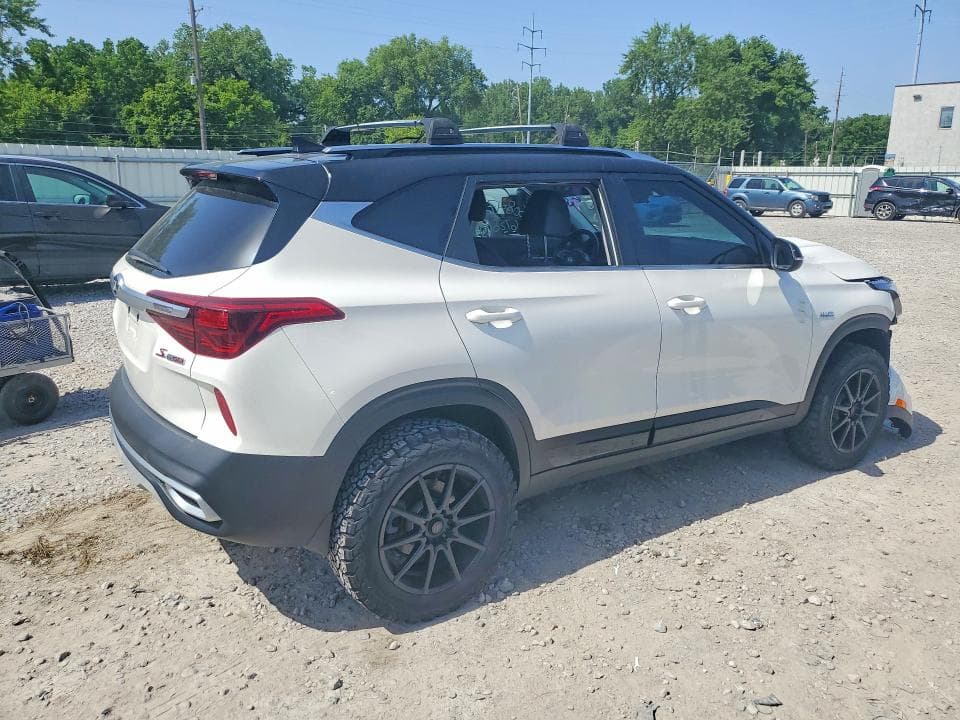 2021 KIA SELTOS S 3