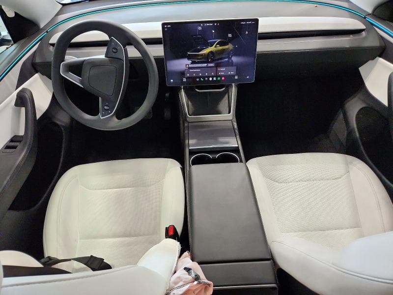 2026 TESLA MODEL Y 8