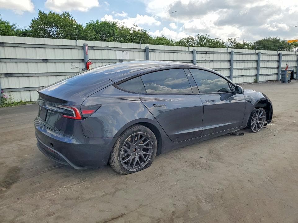 2025 TESLA MODEL 3 3