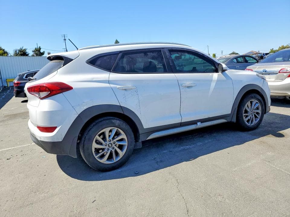 2017 HYUNDAI TUCSON SE 3