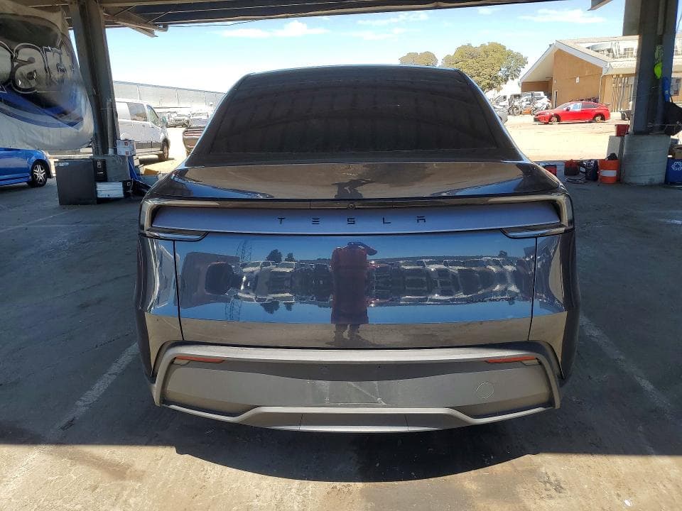 2026 TESLA MODEL Y 6