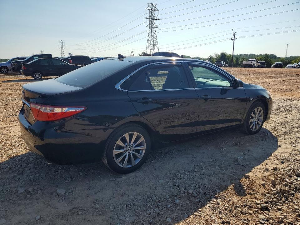 2017 TOYOTA CAMRY XLE 3