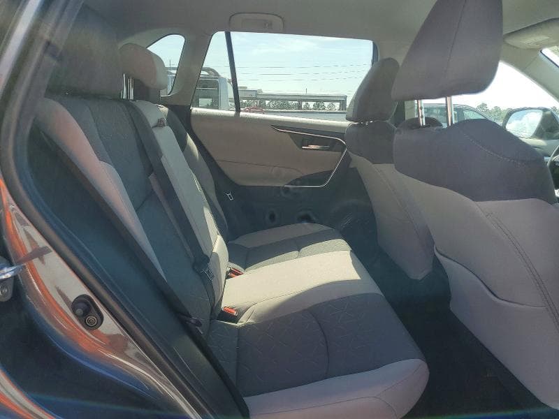 2022 TOYOTA RAV4 XLE 11