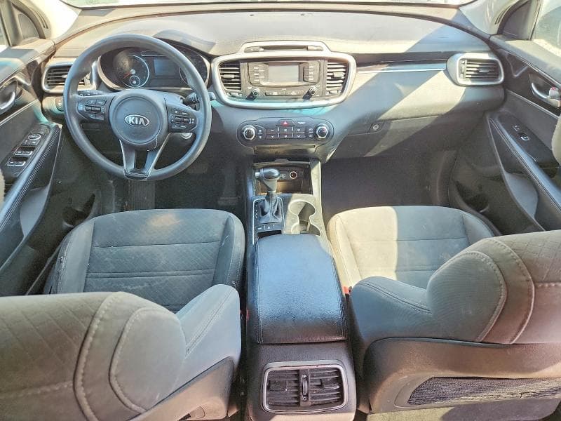 2017 KIA SORENTO LX V6 8