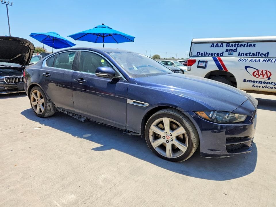 2017 JAGUAR XE PRESTIGE 4