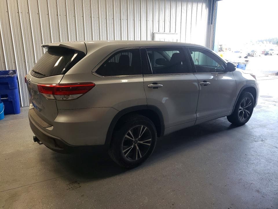 2018 TOYOTA HIGHLANDER LE 3