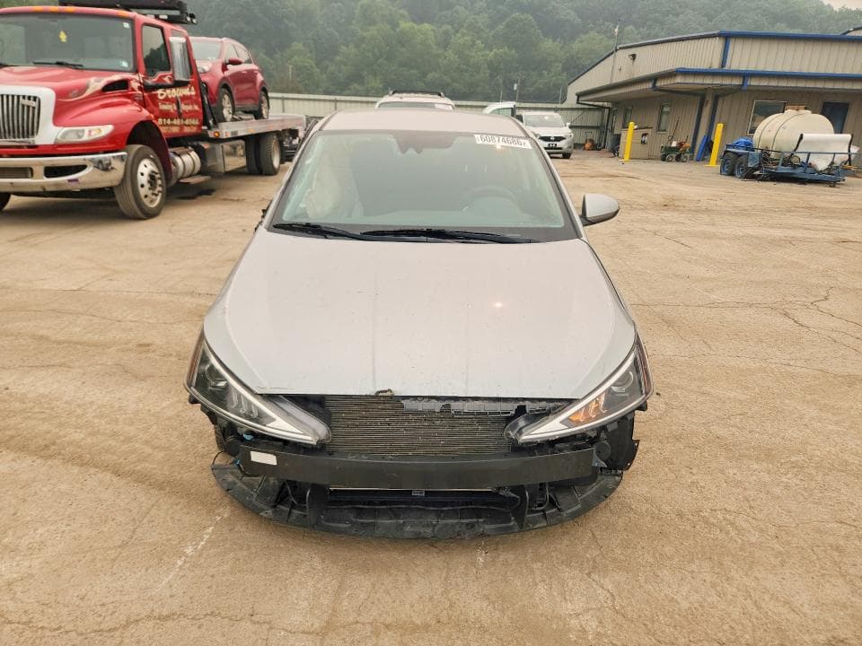 2020 HYUNDAI ELANTRA SE 5