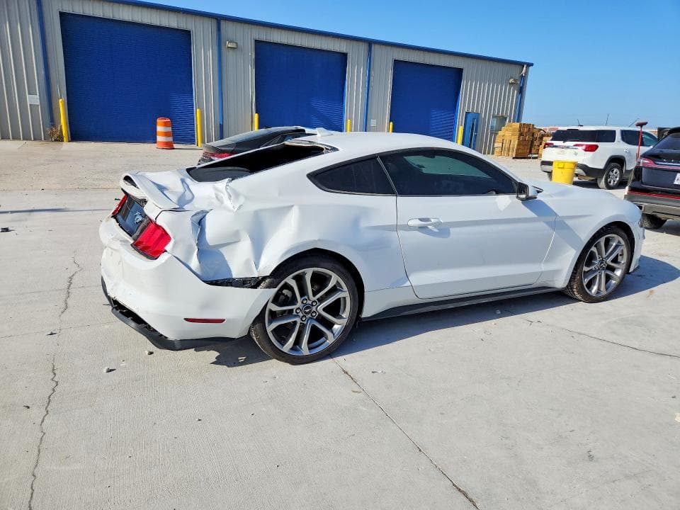 2022 FORD MUSTANG 3