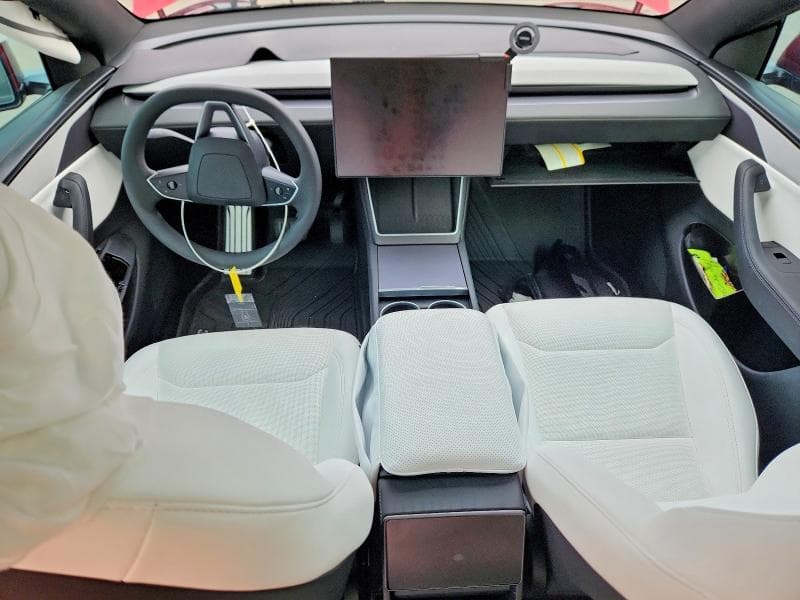 2026 TESLA MODEL Y 8