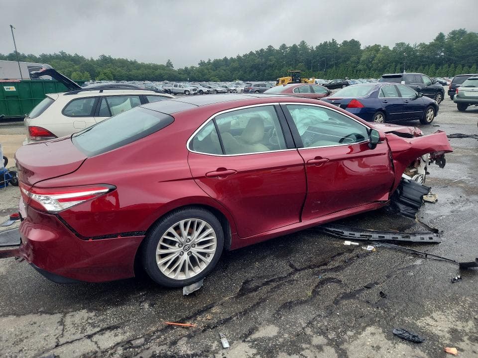2018 TOYOTA CAMRY XLE 3