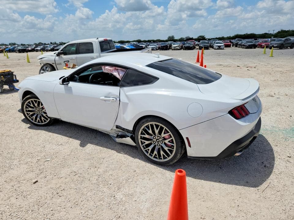 2024 FORD MUSTANG 2