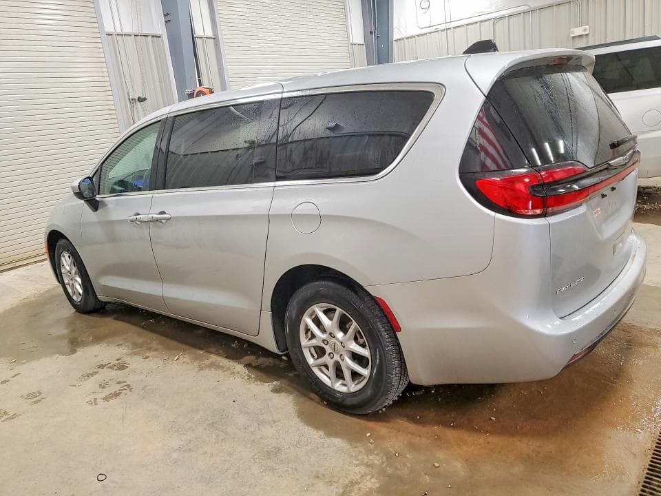 2023 CHRYSLER PACIFICA TOURING L 2