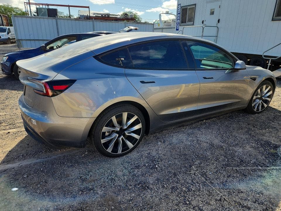 2025 TESLA MODEL 3 3
