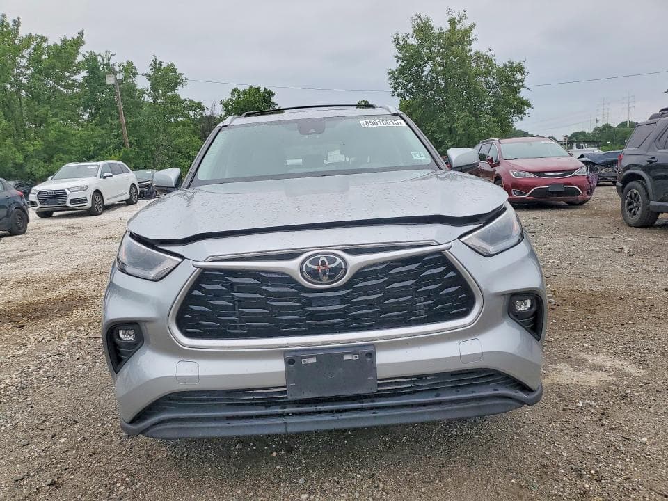 2022 TOYOTA HIGHLANDER XLE 5