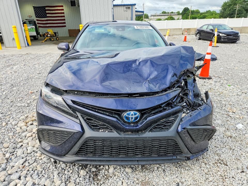 2022 TOYOTA CAMRY HYBRID SE 5