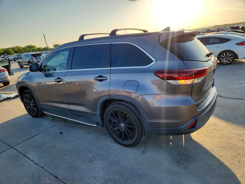 2019 TOYOTA HIGHLANDER SE 2