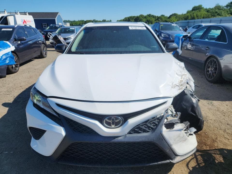2018 TOYOTA CAMRY SE 5