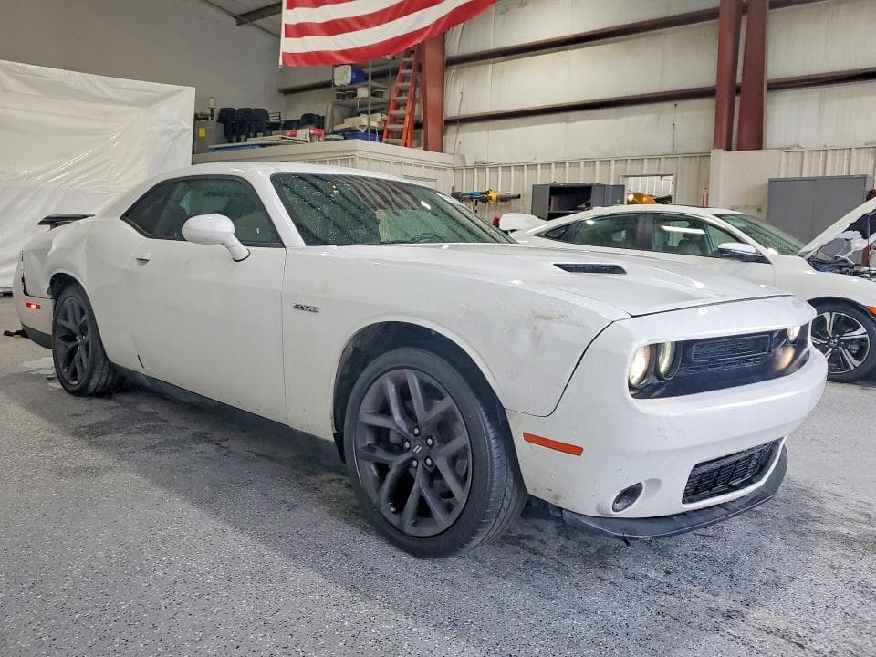 2019 DODGE CHALLENGER SXT 4