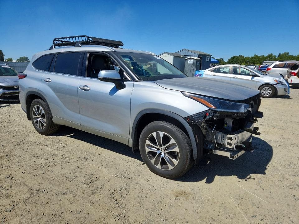 2021 TOYOTA HIGHLANDER XLE 4