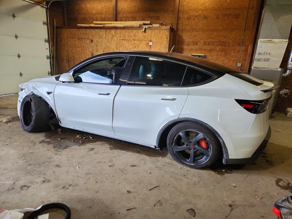 2026 TESLA MODEL Y 2
