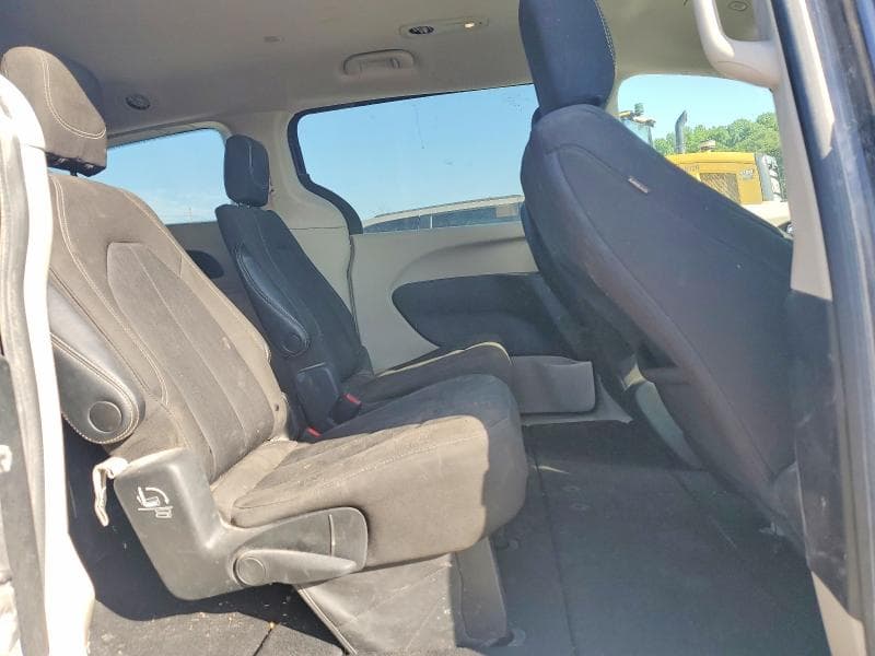 2022 CHRYSLER VOYAGER LX 11