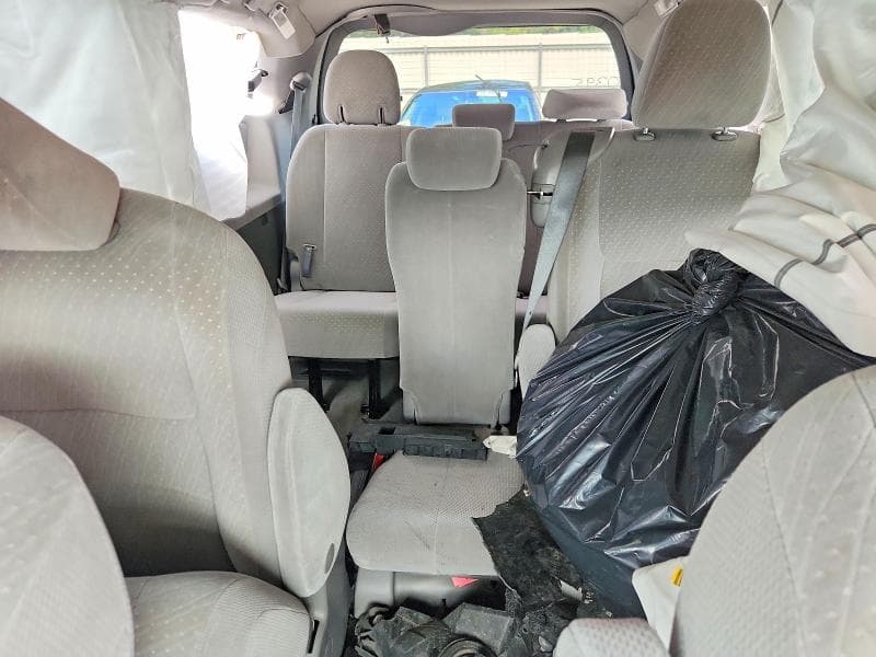 2018 TOYOTA SIENNA LE 10