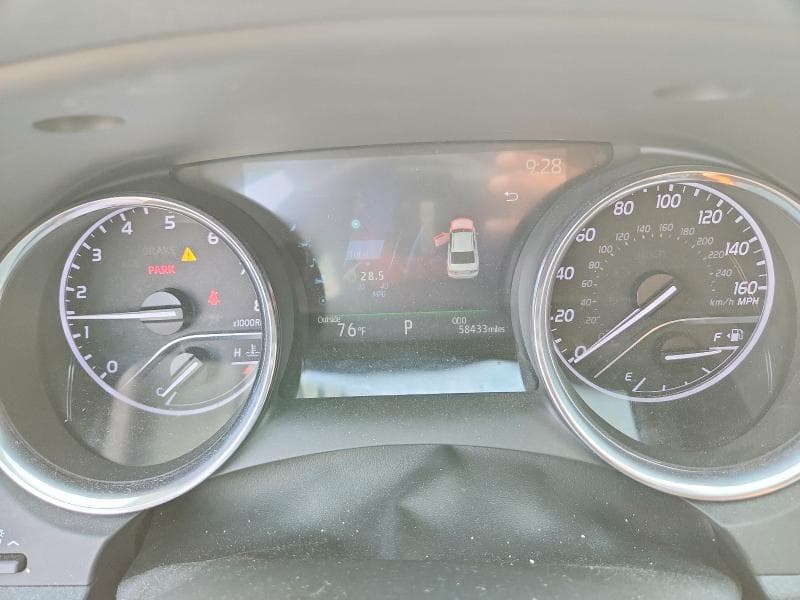 2020 TOYOTA CAMRY XLE 9