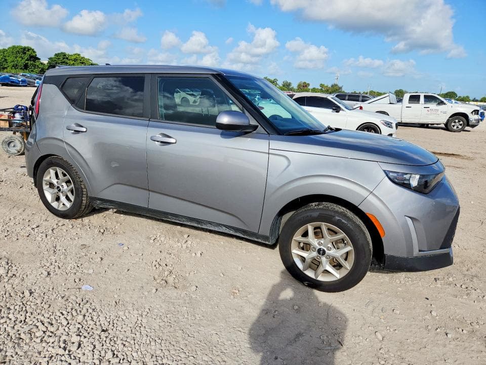 2023 KIA SOUL LX 4