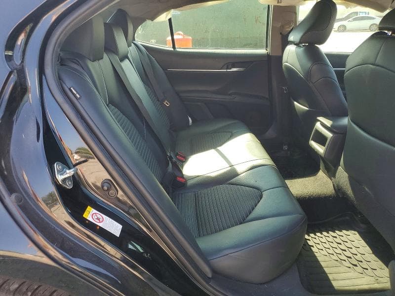 2018 TOYOTA CAMRY SE 10