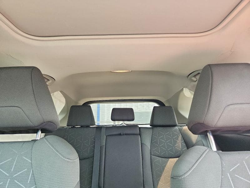 2021 TOYOTA RAV4 XLE 10