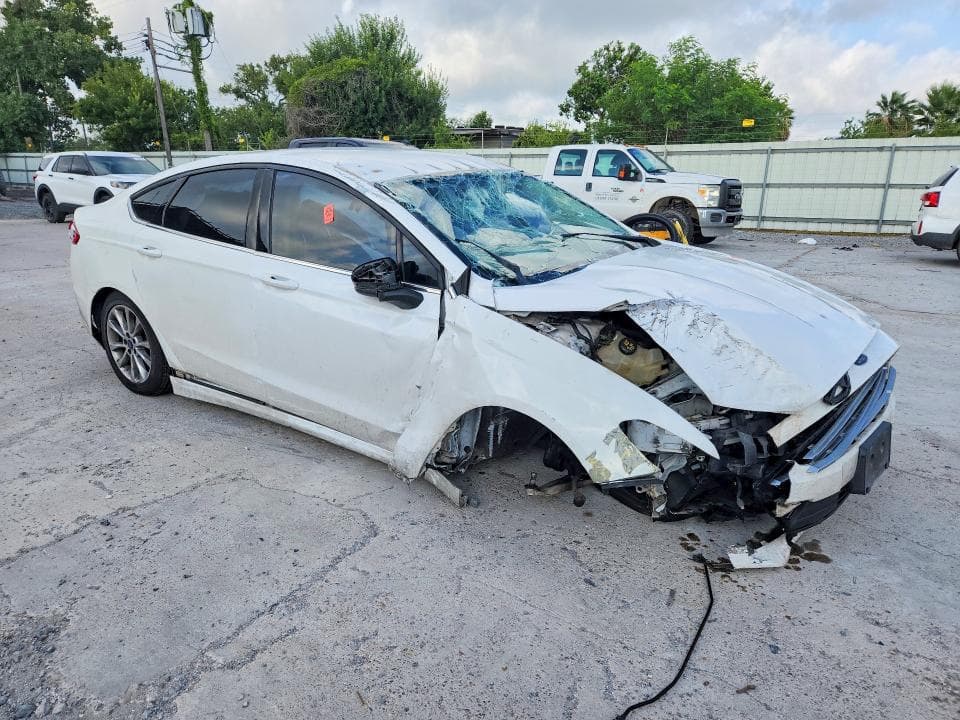 2017 FORD FUSION SE 4