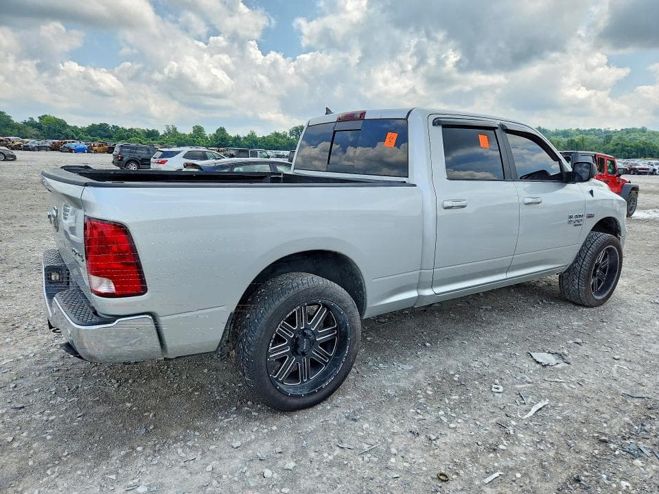 2019 RAM 1500 CLASSIC SLT 3