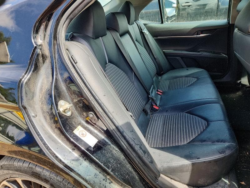 2019 TOYOTA CAMRY SE 10