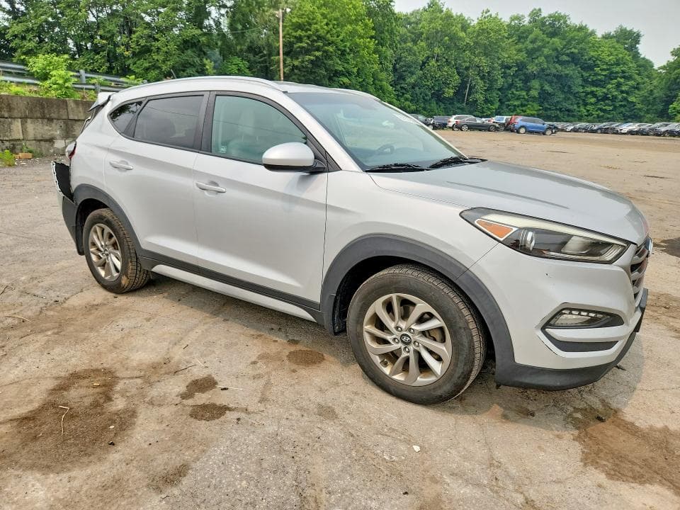 2017 HYUNDAI TUCSON SE 4