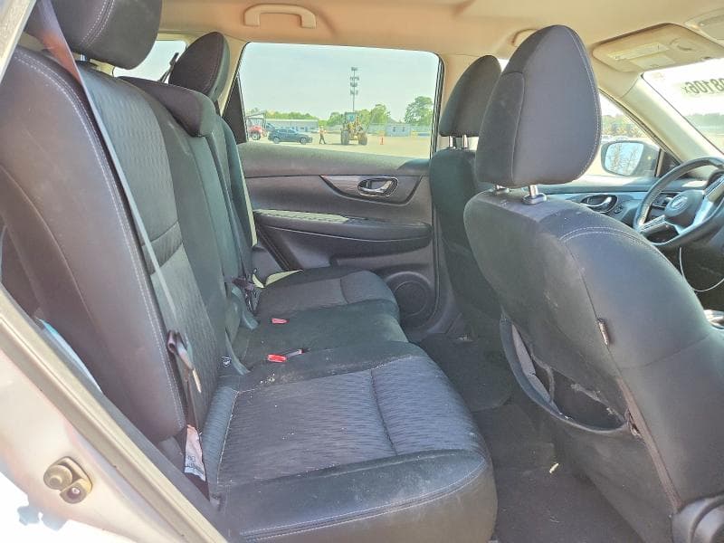 2017 NISSAN ROGUE SV 11