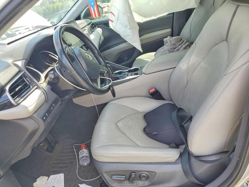 2021 TOYOTA CAMRY XLE 7