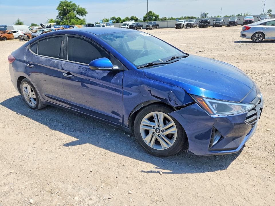 2020 HYUNDAI ELANTRA SEL 4