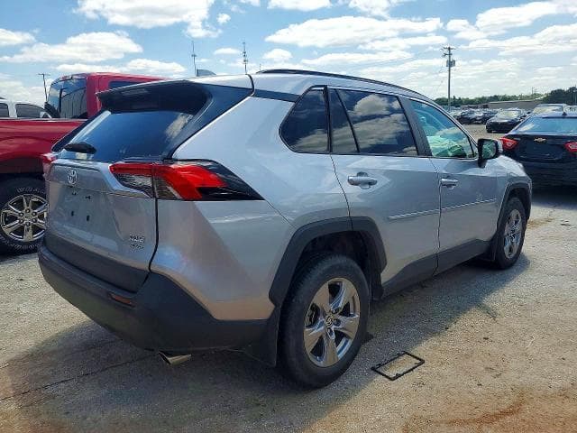 2025 TOYOTA RAV4 XLE 3